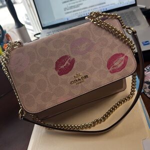 Klare Crossbody Bag In Signature Canvas With Lips Print